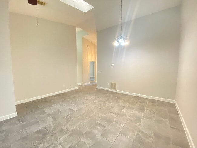 Building Photo - 208 Egret Ct