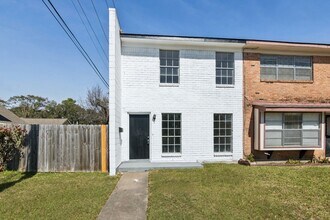 Building Photo - 9114 Kempwood Dr