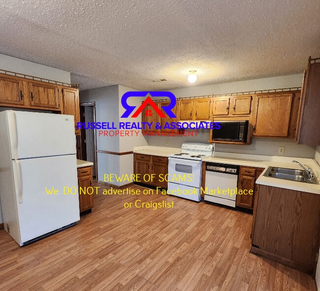 Building Photo - Center Point Townhome