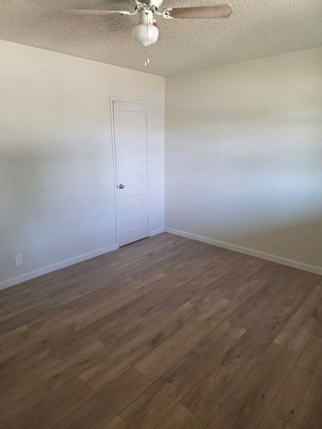 Building Photo - 1506 W Yucca Ave