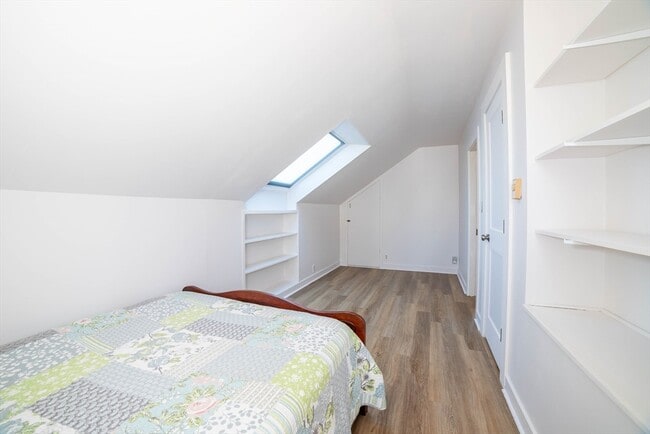 Building Photo - 47 Florence St