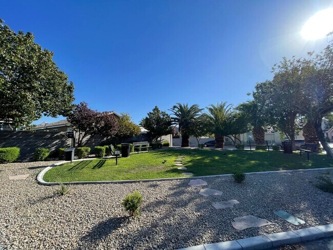 Building Photo - Great single story 3 bedroom house for rent!