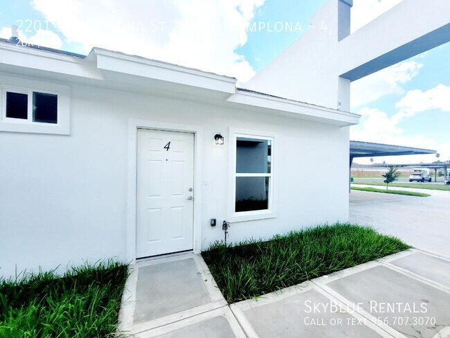 Building Photo - 2201 S Pamplona St