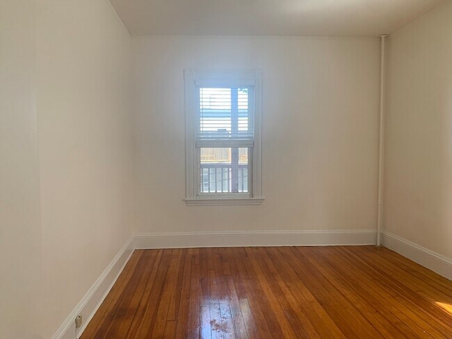 Building Photo - 52 Percival St