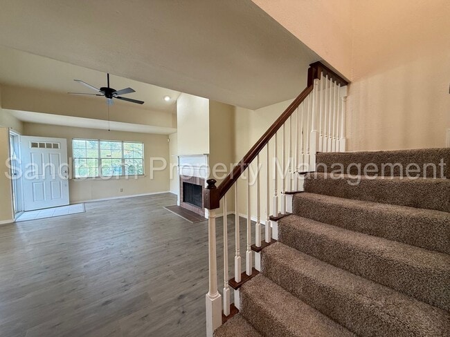 Building Photo - For Lease | South Tulsa - Townhouse | $150...