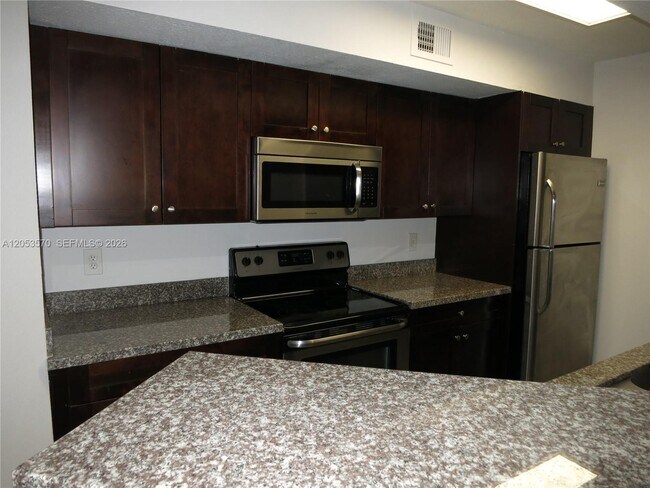 Building Photo - 10440 SW 156th Ct