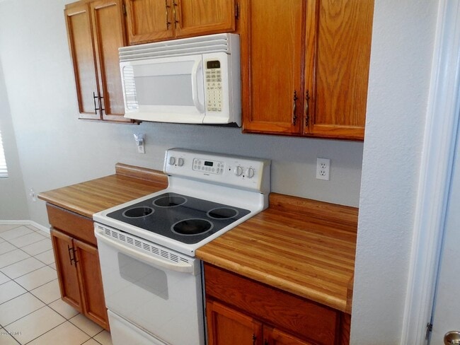 Building Photo - 127 E Danbury Rd