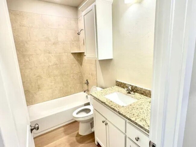 Building Photo - Pet-Friendly 3-Bed Home in Edmond - Move-In Ready!