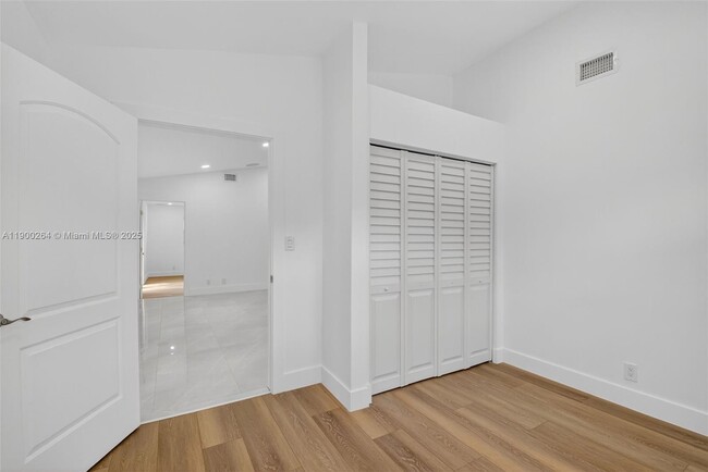 Building Photo - 5276 Pine Tree Dr