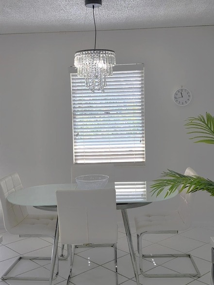 Building Photo - 3028 Harwood D