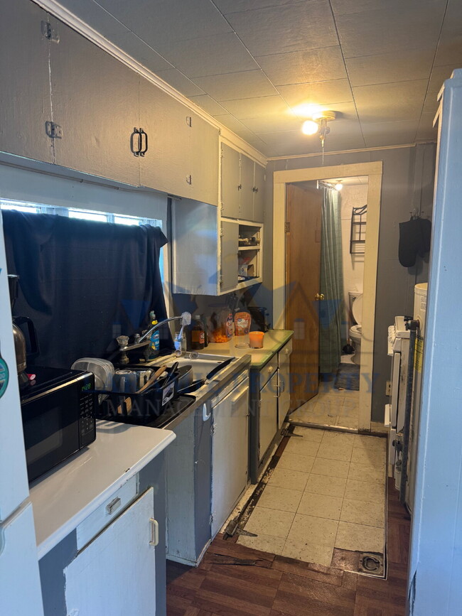 Building Photo - 1 Bed 1 Bath Cottage House