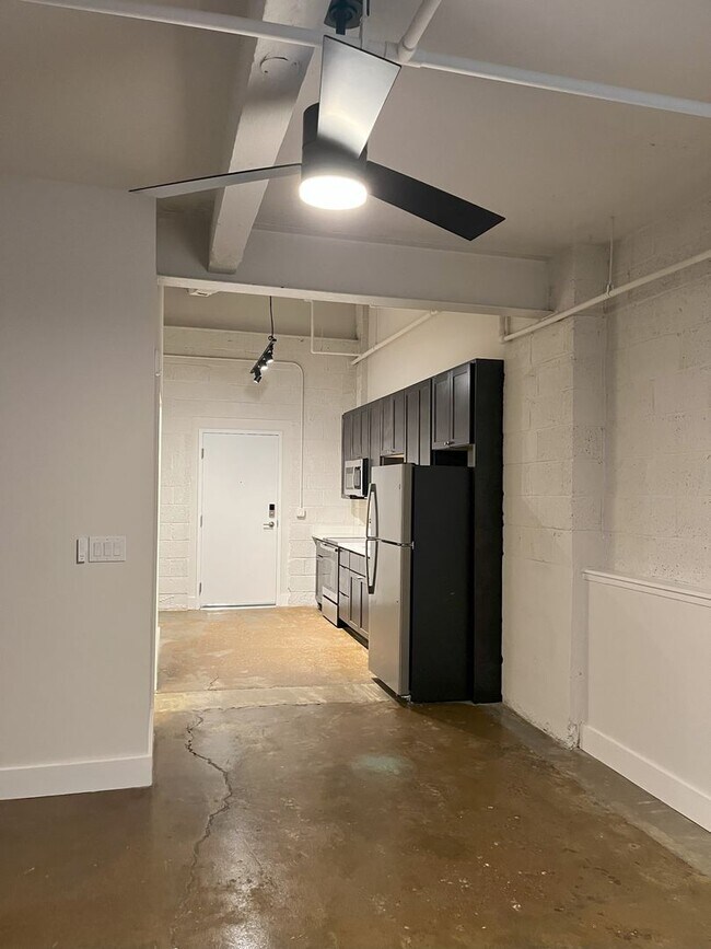 Interior Photo - White Star Flats