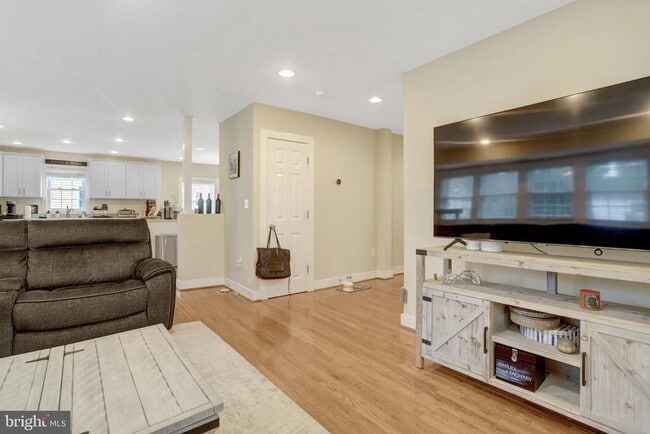 Building Photo - 7618 Leonard Dr