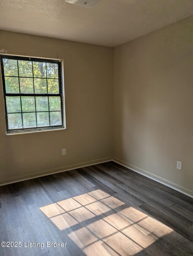 Building Photo - 3224 Springfield Dr
