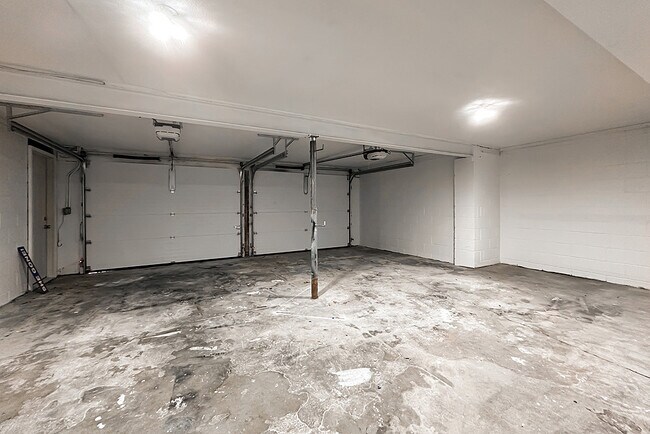 Building Photo - 922 N 122nd St