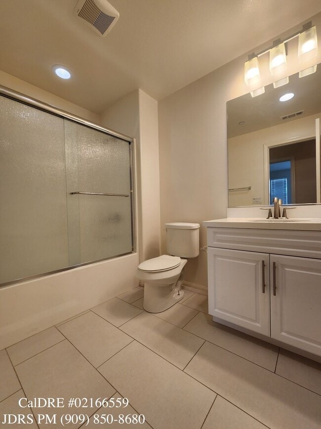 Building Photo - Upland 3 Bedroom Condo