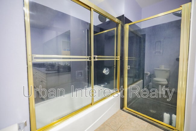 Building Photo - 424 Beach Dr