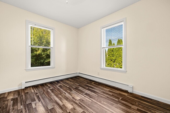 Building Photo - 143 Kneen St