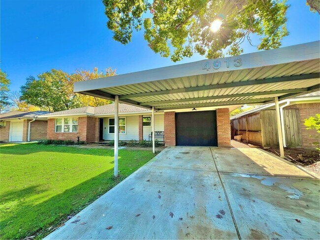 Building Photo - 4913 W 43rd St