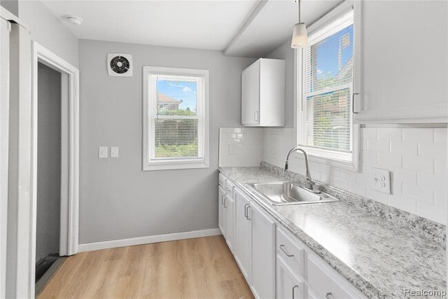 Building Photo - 4196 Buckingham