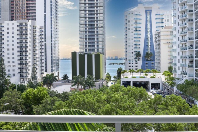 Building Photo - 2200 NE 4th Ave