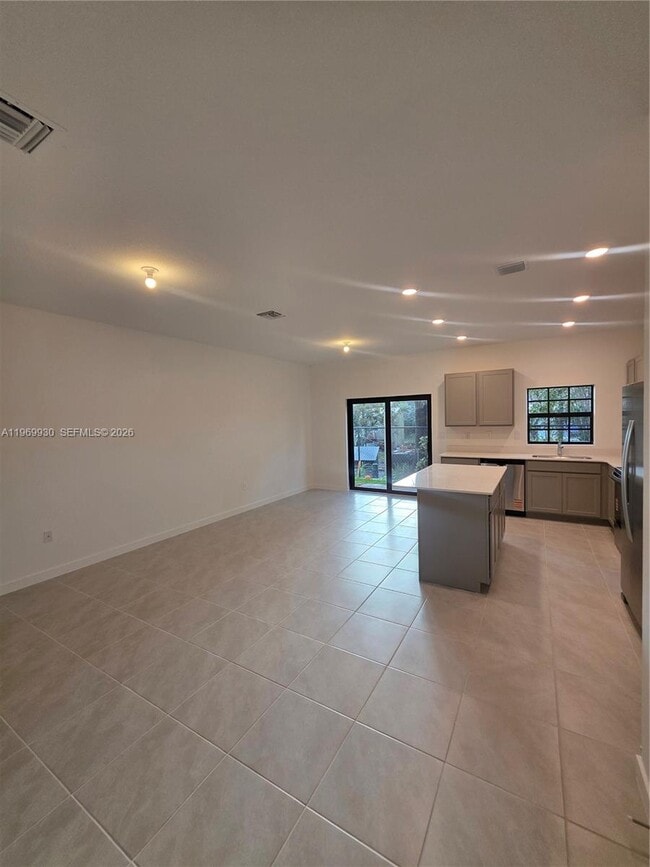 Building Photo - 1114 SW 9th Ave