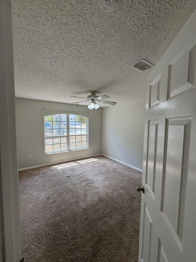 Building Photo - Glenridge 3/2 Home Located in Lakeland