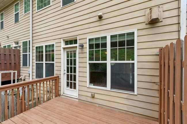 Building Photo - 1798 Oak Brook Ln NW
