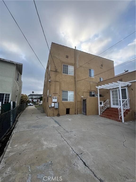 Building Photo - 1046 S Citrus Ave