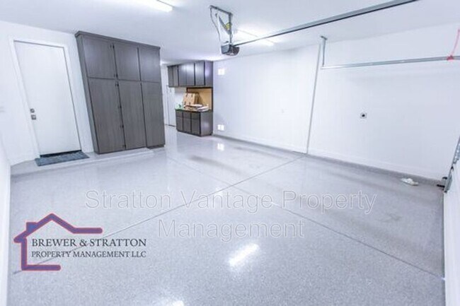 Building Photo - 4065 S Marin Dr