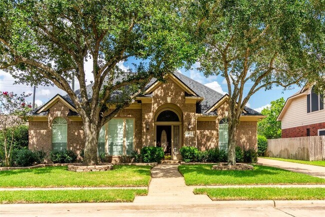 Primary Photo - 2703 W Oaks Cir E
