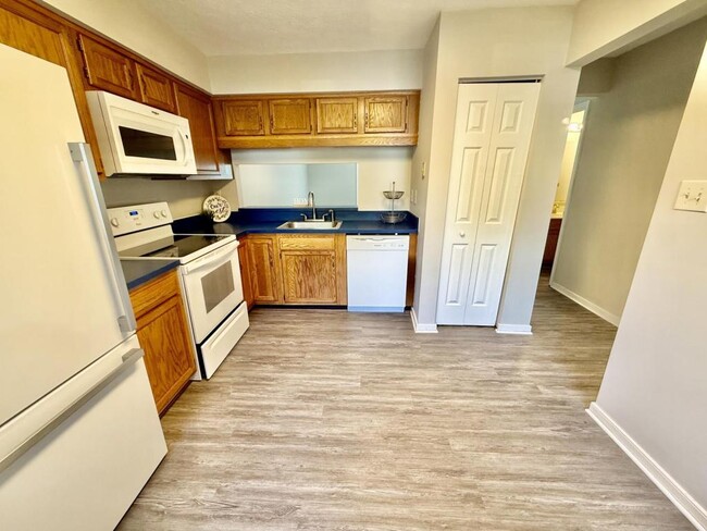 Building Photo - 2504 Thicket Greene Ct