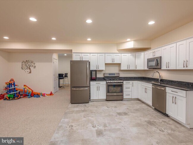 Building Photo - 171 Lackawanna Ln