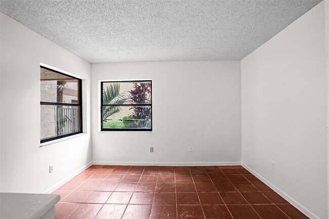 Building Photo - 1013 SW 112th Ter