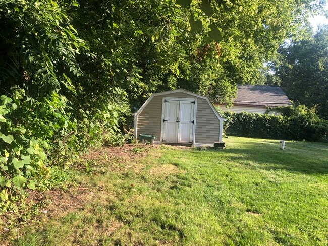 Building Photo - 3207 Alpena St