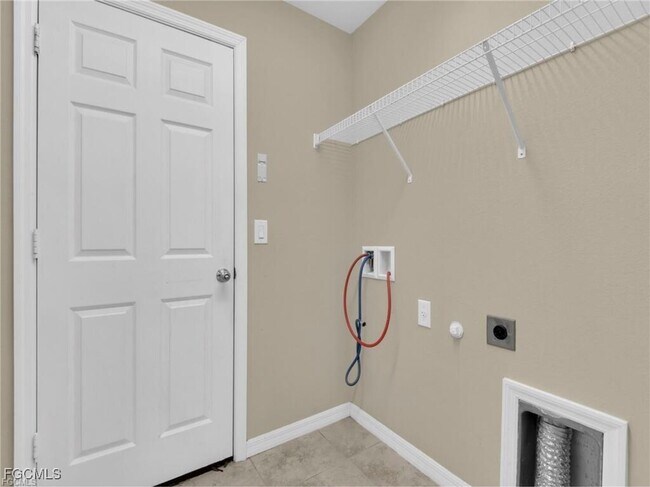 Building Photo - 1700 NE 5th Pl