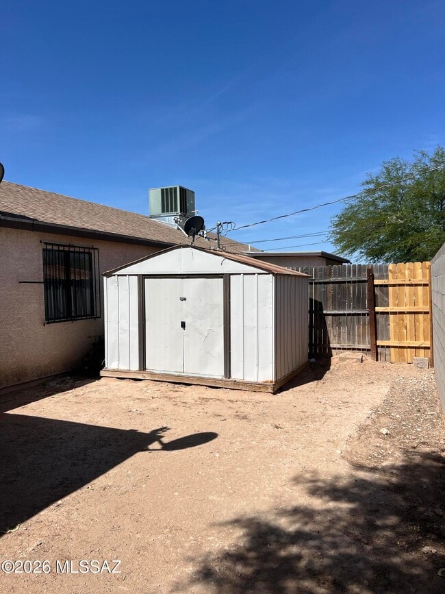 Building Photo - 113 W Corona Rd