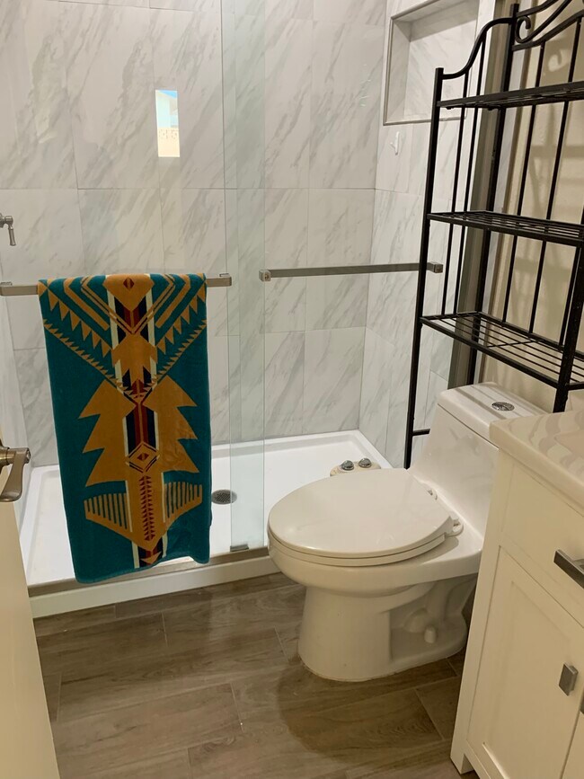 Building Photo - 325 W Howell Ave