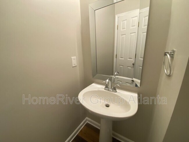 Building Photo - 3855 Shenfield Dr