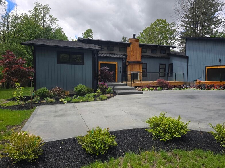 Primary Photo - 3790 Belmont Rd