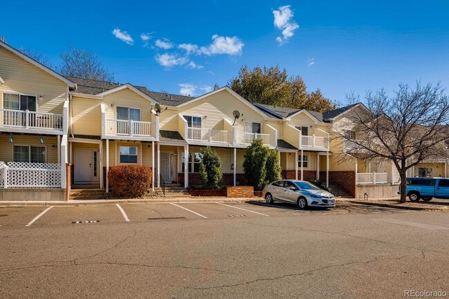 Building Photo - 2 Bedroom Townhome Near Buckley Air Force Base