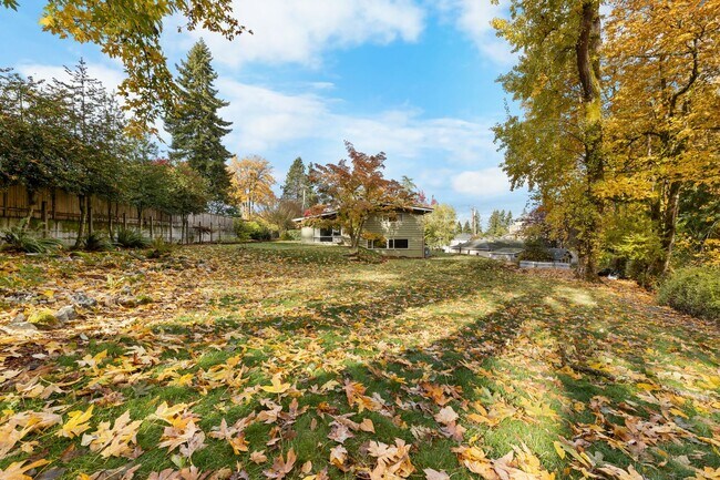 Building Photo - Bellevue Eastgate Mid-Century Modern