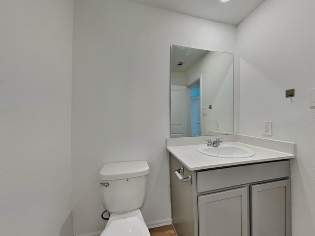 Building Photo - 18714 Mercer Fls Dr