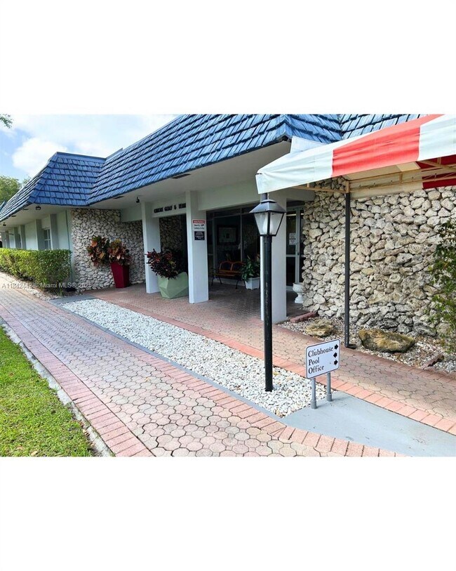 Building Photo - 7787 Golf Cir Dr