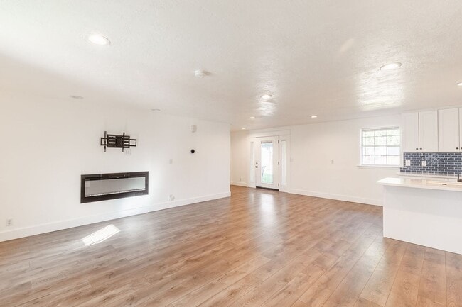 Building Photo - Heart of Eagle 4 Bed 2 Bath Home