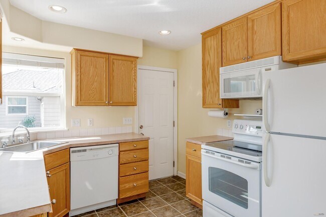 Building Photo - Wonderful Cottage Home in SE Pdx Near Mall 205