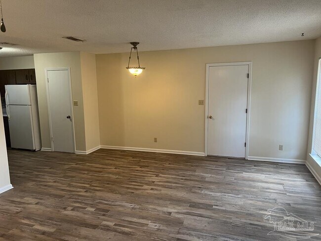 Building Photo - 4050 Claiborne Cir