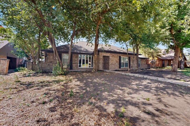 Building Photo - 2308 Chamberlain Dr