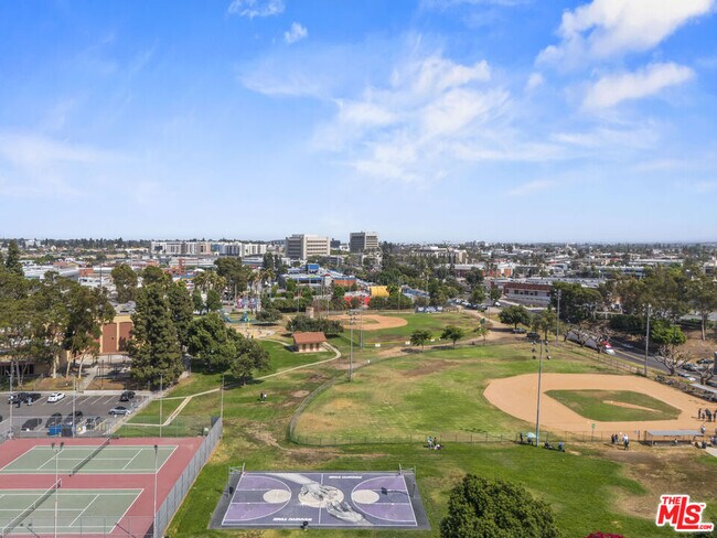 Building Photo - 13 Pepper Ct