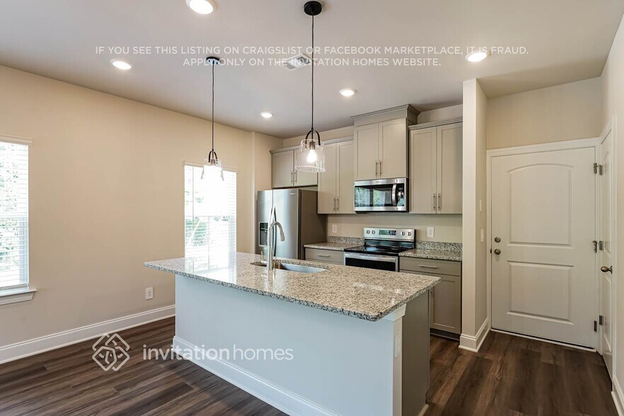Building Photo - 223 River Rock Dr